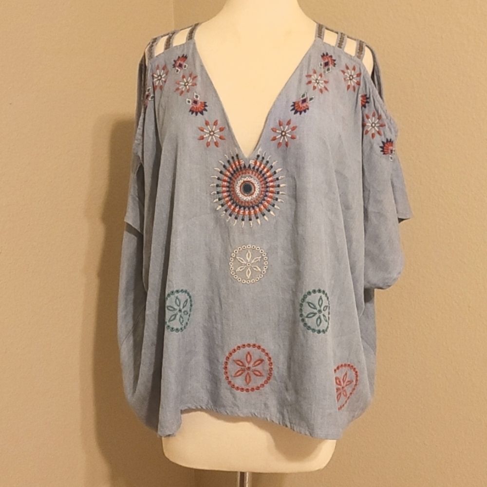 - Desigual embroidered boho style blouse size small
